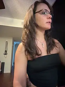 Snapshot of BaileyMFox chatting on July 28, 2026, 11:04 pm BaileyMFox online show from July 28, 2026, 11:04 pm
