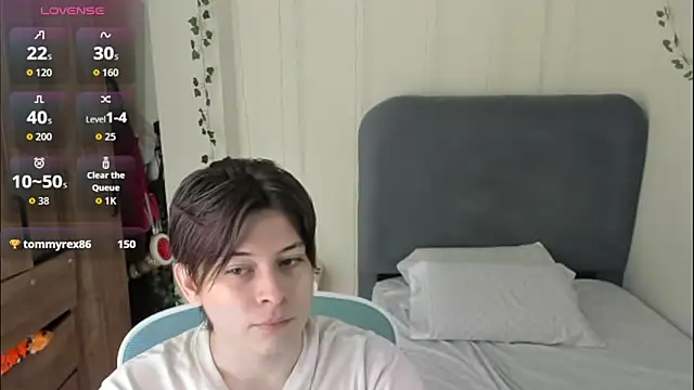 Snapshot of Felixzyn chatting on April 26, 2026, 7:44 pm Felixzyn online show from April 26, 2026, 7:44 pm