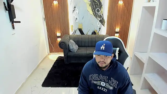 Snapshot of anthony_hott chatting on May 27, 2026, 5:04 am anthony hott online show from May 27, 2026, 5:04 am