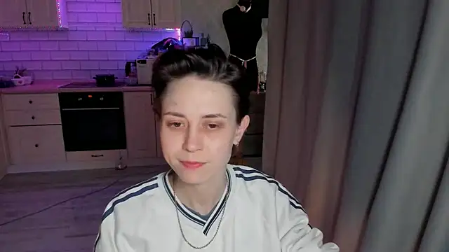 EVAARUS online show from April 18, 2026, 7:58 pm