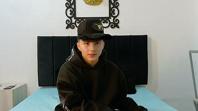 LunayDream online show from June 15, 2026, 11:45 am