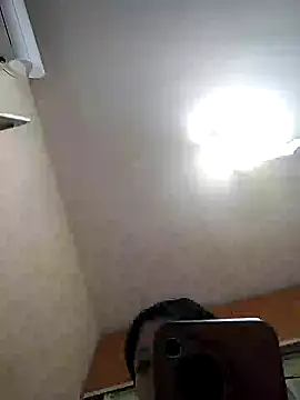 duozhi125216 online show from April 19, 2026, 12:37 pm