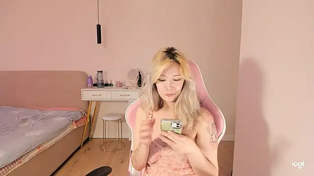 kitsuneari online show from May 13, 2026, 7:28 am