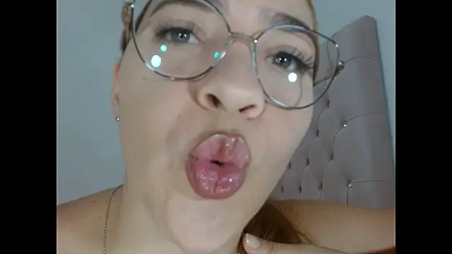 Snapshot of dulce_melocoton chatting on May 3, 2026, 12:05 am dulce melocoton online show from May 3, 2026, 12:05 am