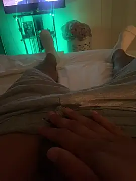 rcruz91 online show from April 20, 2026, 4:26 am