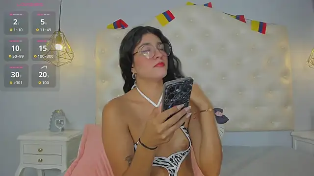 ninaavelvett online show from July 13, 2026, 12:52 pm