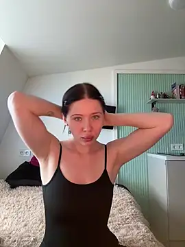 darckkitten online show from April 21, 2026, 2:12 pm