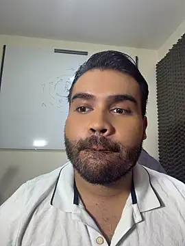 Snapshot of LucaLaurent chatting on April 26, 2026, 9:34 pm LucaLaurent online show from April 26, 2026, 9:34 pm