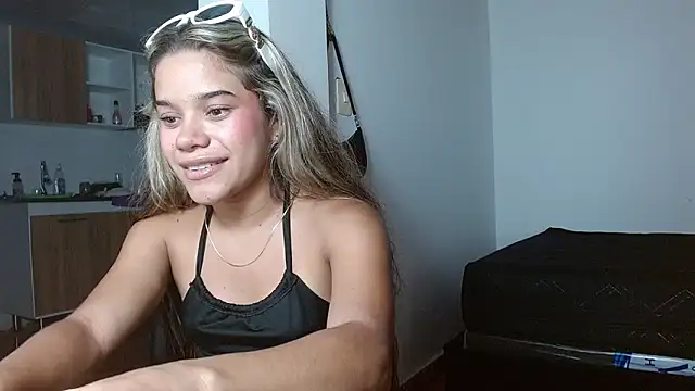 Snapshot of little_babyboo_ chatting on June 16, 2026, 12:35 am little babyboo online show from June 16, 2026, 12:35 am