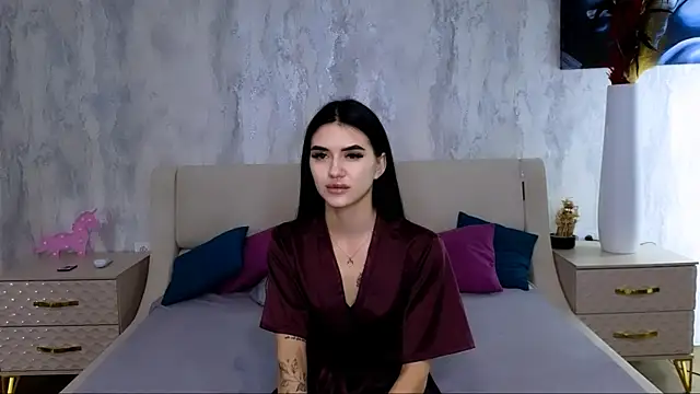 Holly Beck online show from April 21, 2026, 8:42 am