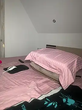 Snapshot of AlyraMoon chatting on July 9, 2026, 4:22 pm AlyraMoon online show from July 9, 2026, 4:22 pm