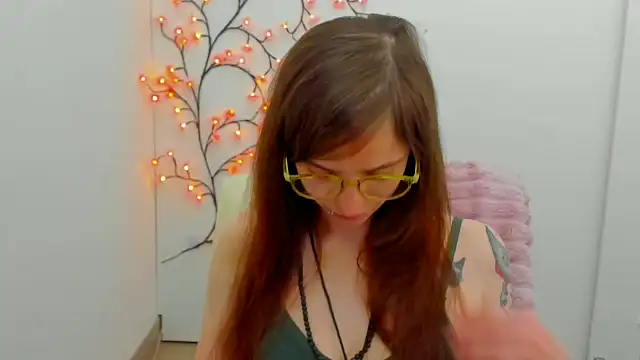 Snapshot of Luna_Tantra chatting on June 27, 2026, 1:17 pm Luna Tantra online show from June 27, 2026, 1:17 pm