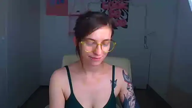 Snapshot of Luna_Tantra chatting on June 28, 2026, 1:06 pm Luna Tantra online show from June 28, 2026, 1:06 pm