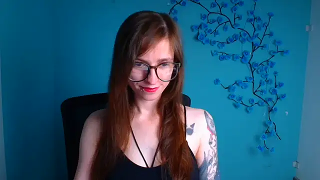 Snapshot of Luna_Tantra chatting on July 8, 2026, 1:15 pm Luna Tantra online show from July 8, 2026, 1:15 pm