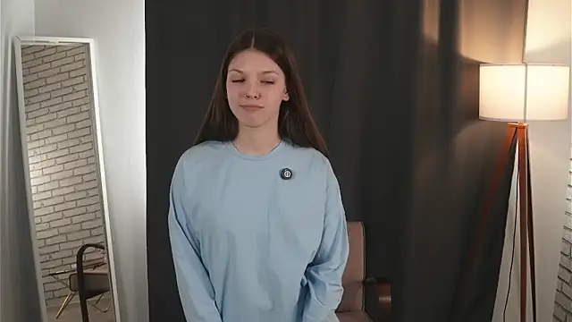 ErnaGiove online show from April 21, 2026, 11:27 am