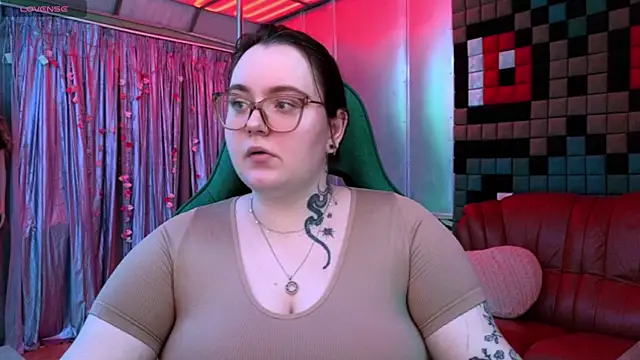 Snapshot of CatherineClaire chatting on May 18, 2026, 4:24 pm CatherineClaire online show from May 18, 2026, 4:24 pm