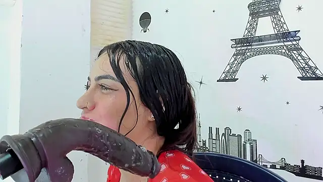 violett collinss online show from July 5, 2026, 4:19 am