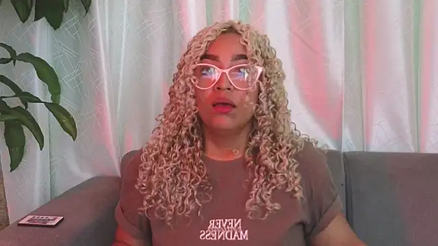 Luana curly online show from April 20, 2026, 7:37 pm