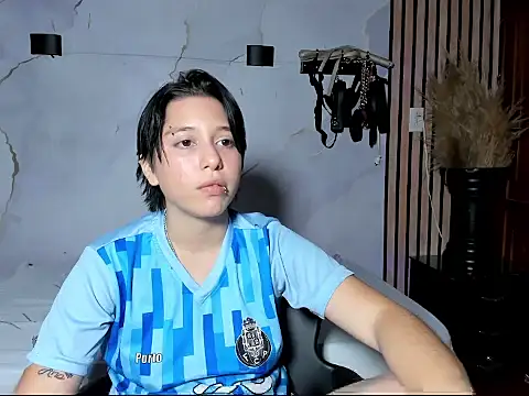 Snapshot of CloeAndKalifa chatting on July 17, 2026, 5:25 am CloeAndKalifa online show from July 17, 2026, 5:25 am