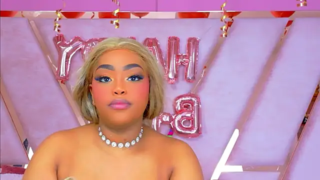 TiannahGlow online show from May 15, 2026, 12:23 pm