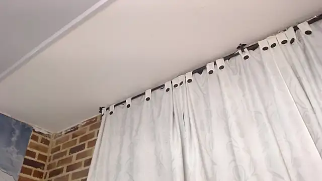 ailyn-28 online show from April 23, 2026, 12:01 am