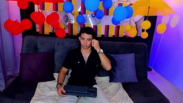 Snapshot of caius_bigcock1 chatting on June 22, 2026, 12:35 am caius bigcock1 online show from June 22, 2026, 12:35 am