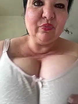 Snapshot of curvymilfmicha chatting on April 21, 2026, 11:38 am curvymilfmicha online show from April 21, 2026, 11:38 am