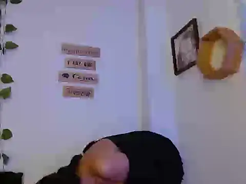 Snapshot of Jennal-Guerrero chatting on May 20, 2026, 11:44 pm Jennal-Guerrero online show from May 20, 2026, 11:44 pm