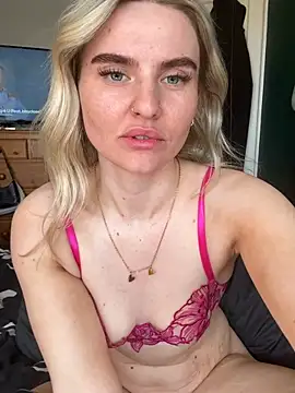 kinkykitty21 online show from April 23, 2026, 12:29 pm