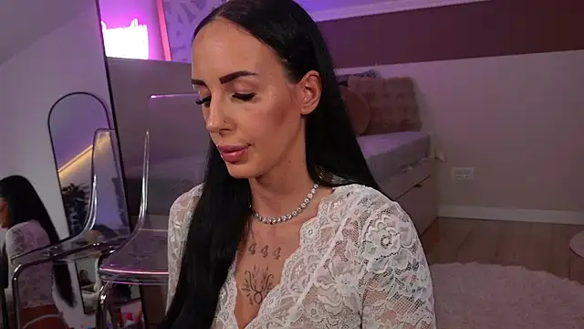 hayleybabe44 online show from April 22, 2026, 8:43 pm