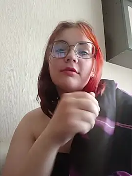 LoisFox online show from April 24, 2026, 12:07 pm