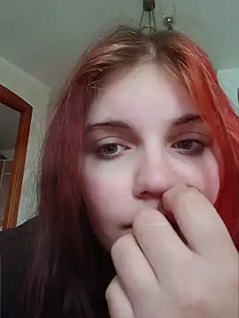 Snapshot of LoisFox chatting on April 25, 2026, 8:28 am LoisFox online show from April 25, 2026, 8:28 am