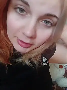 Snapshot of LoisFox chatting on May 17, 2026, 6:11 am LoisFox online show from May 17, 2026, 6:11 am