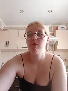 Snapshot of LoisFox chatting on June 6, 2026, 6:51 am LoisFox online show from June 6, 2026, 6:51 am