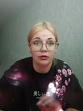 Snapshot of LoisFox chatting on June 9, 2026, 11:33 am LoisFox online show from June 9, 2026, 11:33 am