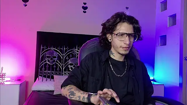 Vergil Noir  online show from June 3, 2026, 4:15 am