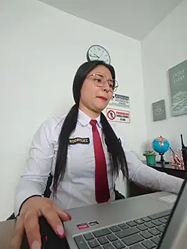 Queen linda1 online show from May 11, 2026, 2:45 pm