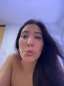 Isabellaa Joness online show from April 22, 2026, 7:04 pm