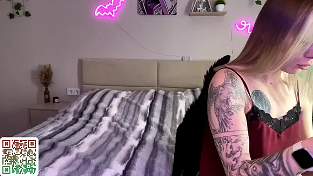 Snapshot of CandyRass chatting on May 9, 2026, 1:27 pm CandyRass online show from May 9, 2026, 1:27 pm