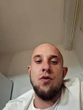 Snapshot of Fury22_ chatting on May 2, 2026, 1:21 am Fury22 online show from May 2, 2026, 1:21 am