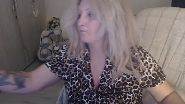 Divineblond online show from March 6, 2026, 5:53 pm