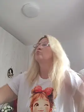 Divineblond online show from March 29, 2026, 11:54 am