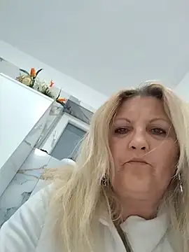 Divineblond online show from April 13, 2026, 7:30 pm