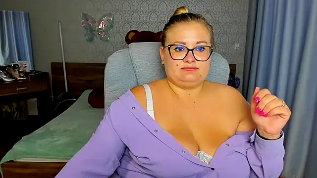 Snapshot of IrenRori chatting on July 29, 2026, 7:17 am IrenRori online show from July 29, 2026, 7:17 am