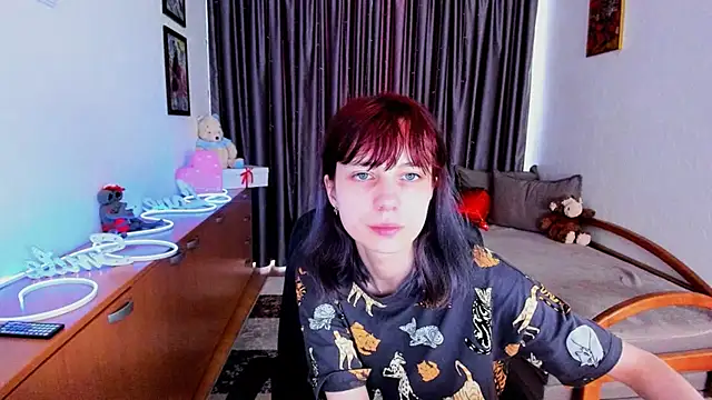Snapshot of MiniLysii chatting on June 17, 2026, 5:43 am MiniLysii online show from June 17, 2026, 5:43 am