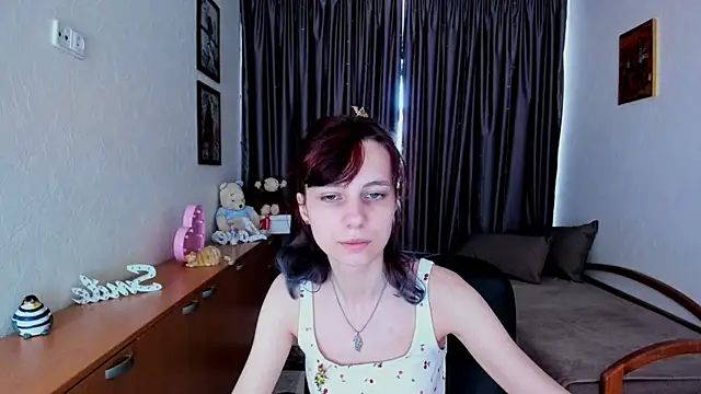 Snapshot of MiniLysii chatting on July 2, 2026, 5:35 am MiniLysii online show from July 2, 2026, 5:35 am