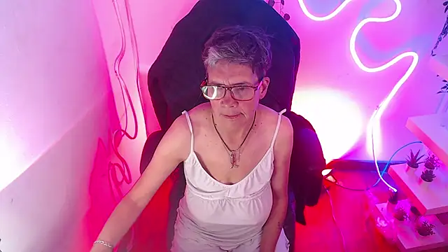 Snapshot of selena_ferreira chatting on July 8, 2026, 8:24 pm selena ferreira online show from July 8, 2026, 8:24 pm