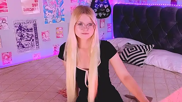 Snapshot of LunariaFox chatting on July 26, 2026, 2:46 pm LunariaFox online show from July 26, 2026, 2:46 pm