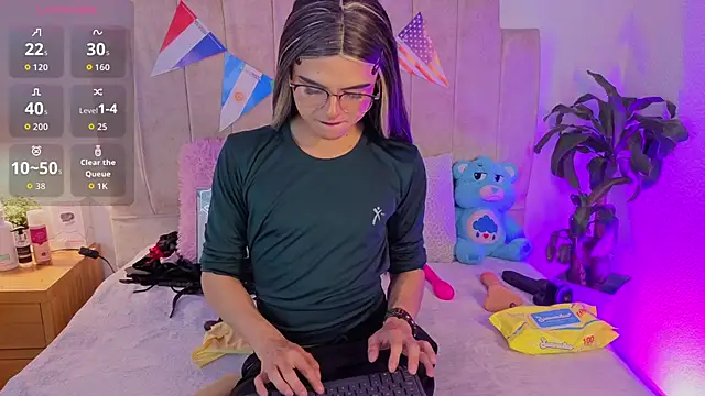 Snapshot of Emily_hall19 chatting on June 30, 2026, 8:21 pm Emily hall19 online show from June 30, 2026, 8:21 pm