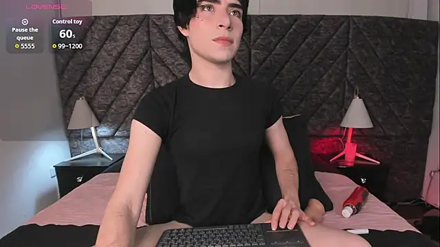 Snapshot of DemonFoxx chatting on July 14, 2026, 4:39 am DemonFoxx online show from July 14, 2026, 4:39 am
